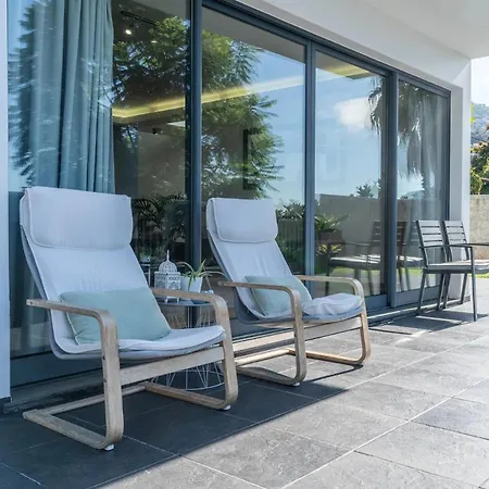 Modern Contemporary 3 Bedroom Apart Guest house