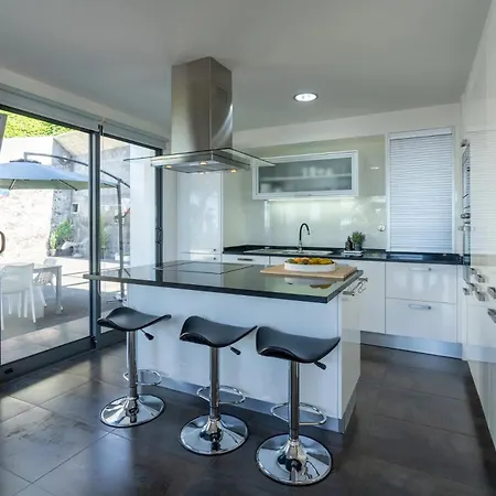 Guest house Modern Contemporary 3 Bedroom Apart Funchal (Madeira)