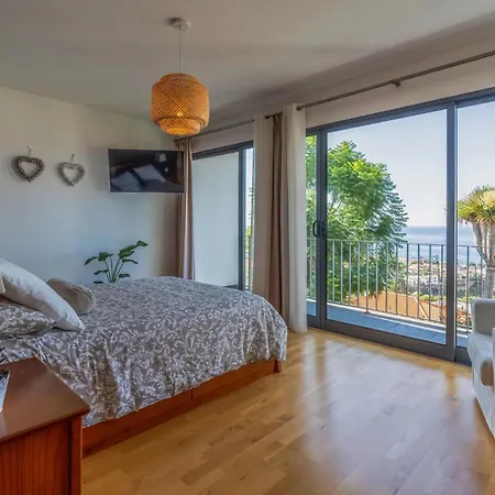 Modern Contemporary 3 Bedroom Apart Guest house *